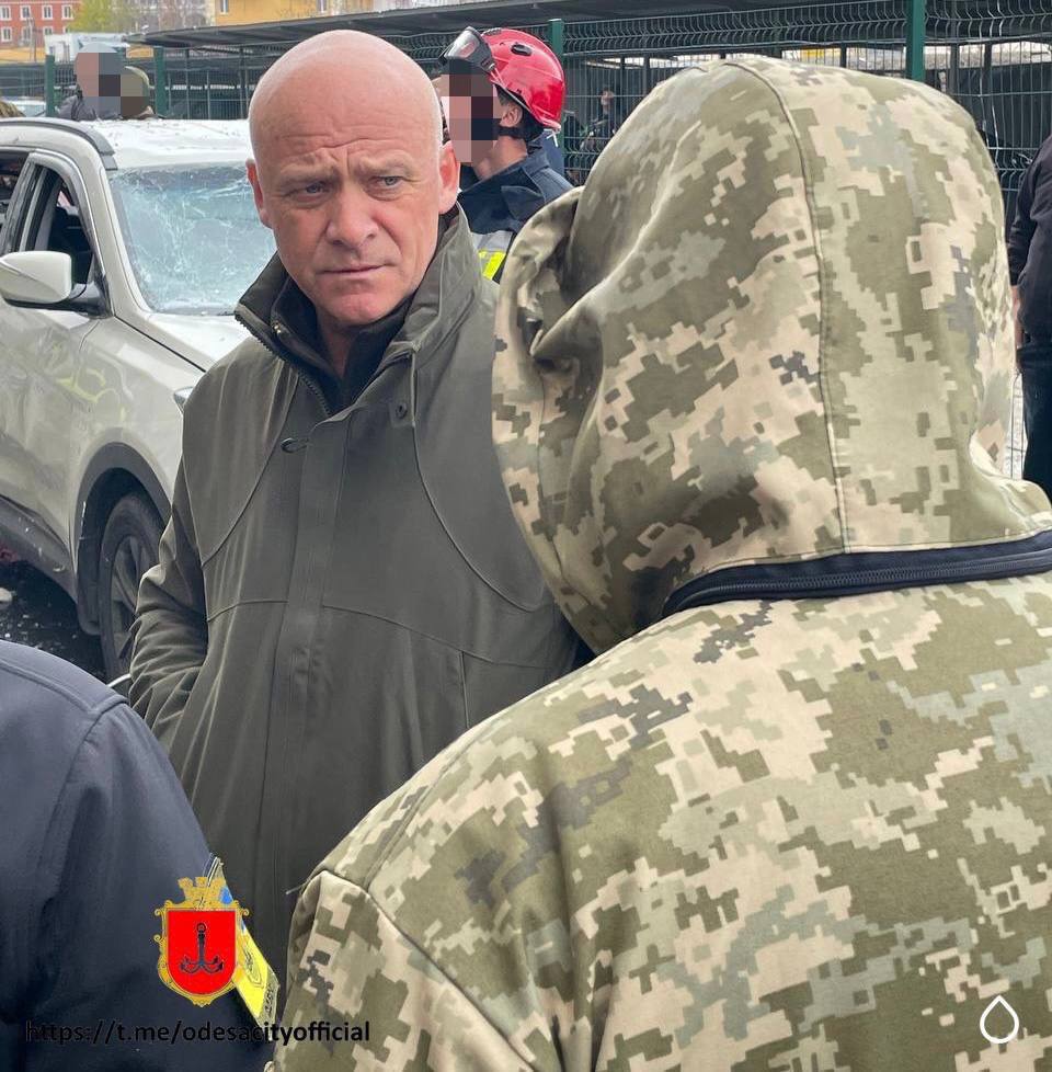 Появились фото и видео с места ракетного обстрела в Одессе